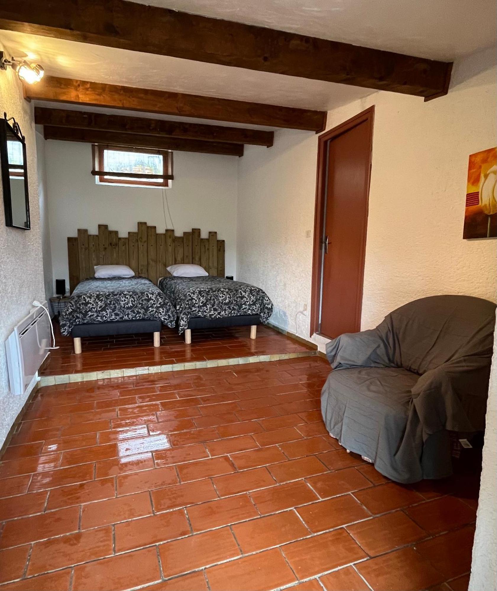 Les Ricoux Apartment Montfroc